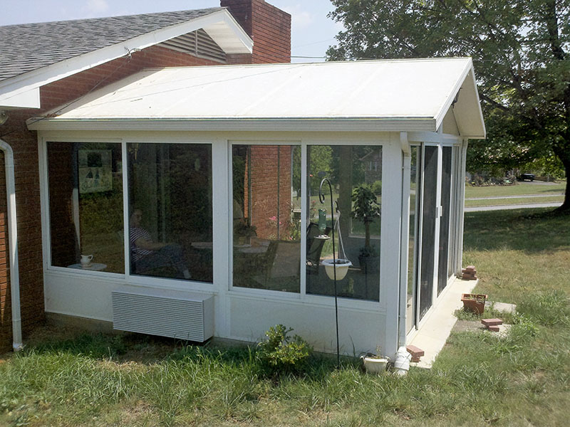 Custom screen room installation by ATC Sunrooms East Tennessee